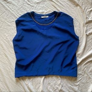 BLUE BLOUSE WITH CHAIN NECK DETAIL